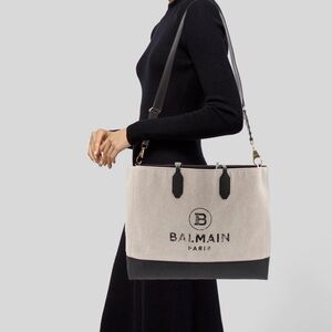 Handle Drop: 8.75"
Height: 12.5"
Width: 18.25"
Depth: 4.75"